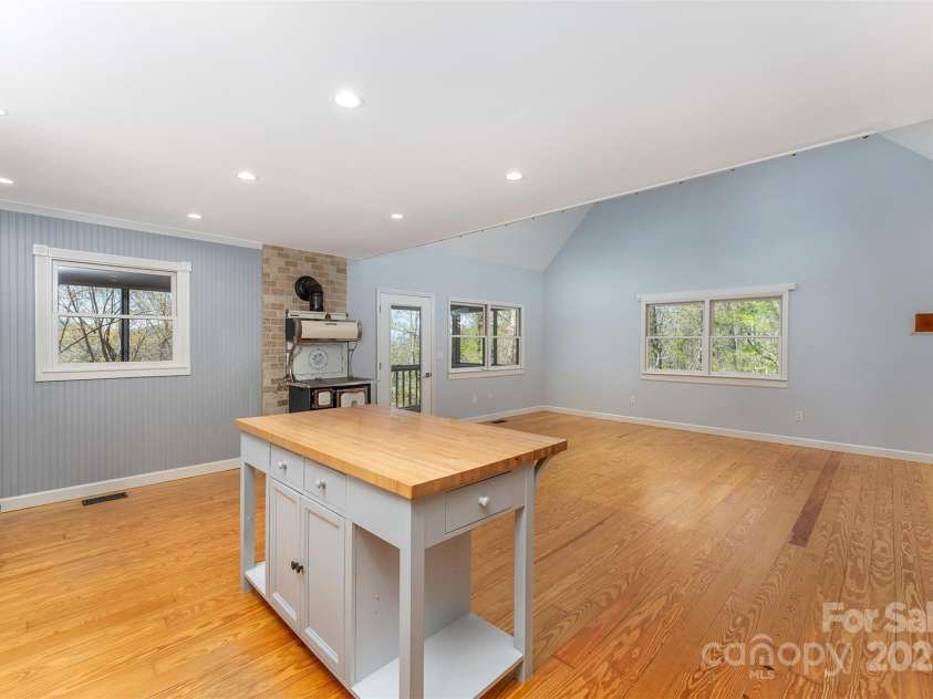 54 Jazaka Ridge Ridge, Swannanoa, NC 28778.  MLS# CAR4247960, YatesRealty ID 17009. 