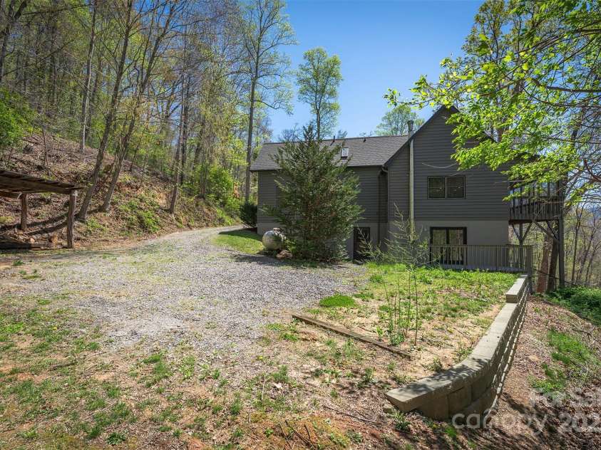 54 Jazaka Ridge Ridge, Swannanoa, NC 28778.  MLS# CAR4247960, YatesRealty ID 17009. 