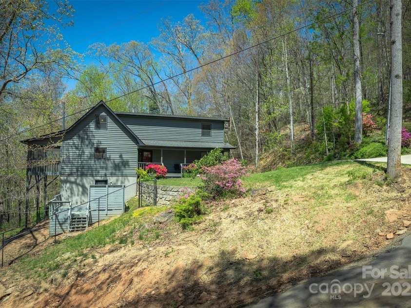 54 Jazaka Ridge Ridge, Swannanoa, NC 28778.  MLS# CAR4247960, YatesRealty ID 17009. 