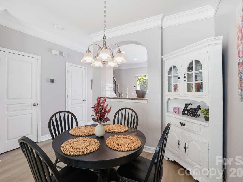 8512 Sunset Hill Road, Waxhaw, NC 28173.  MLS# CAR4370313, YatesRealty ID 17009. Dining area