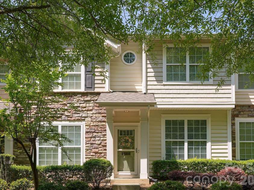 8512 Sunset Hill Road, Waxhaw, NC 28173.  MLS# CAR4370313, YatesRealty ID 17009. Front of home