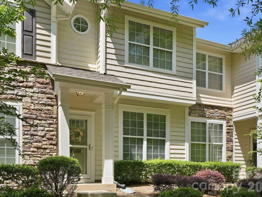 8512 Sunset Hill Road, Waxhaw, NC 28173.  MLS# CAR4370313, YatesRealty ID 17009. Front of home