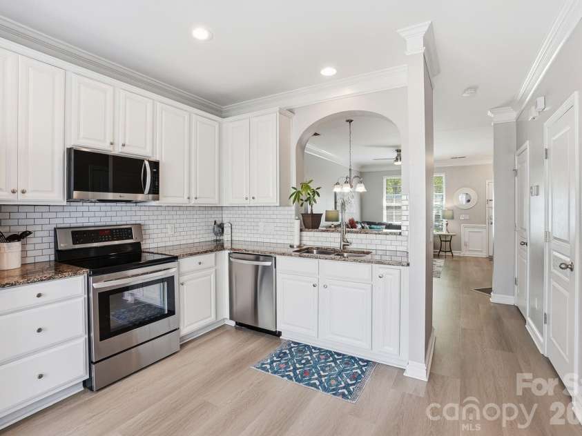 8512 Sunset Hill Road, Waxhaw, NC 28173.  MLS# CAR4370313, YatesRealty ID 17009. Kitchen