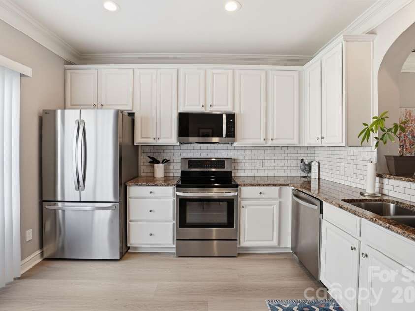 8512 Sunset Hill Road, Waxhaw, NC 28173.  MLS# CAR4370313, YatesRealty ID 17009. Kitchen