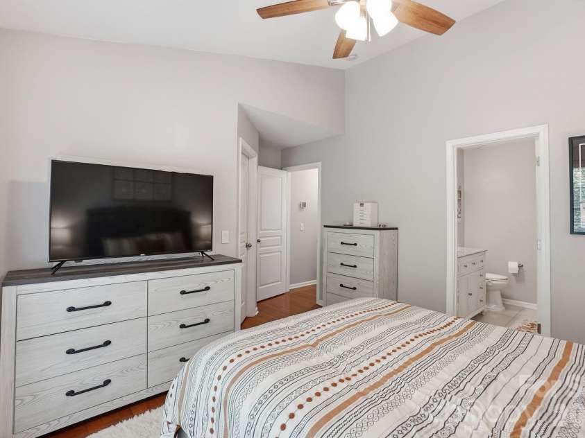8512 Sunset Hill Road, Waxhaw, NC 28173.  MLS# CAR4370313, YatesRealty ID 17009. Primary suite