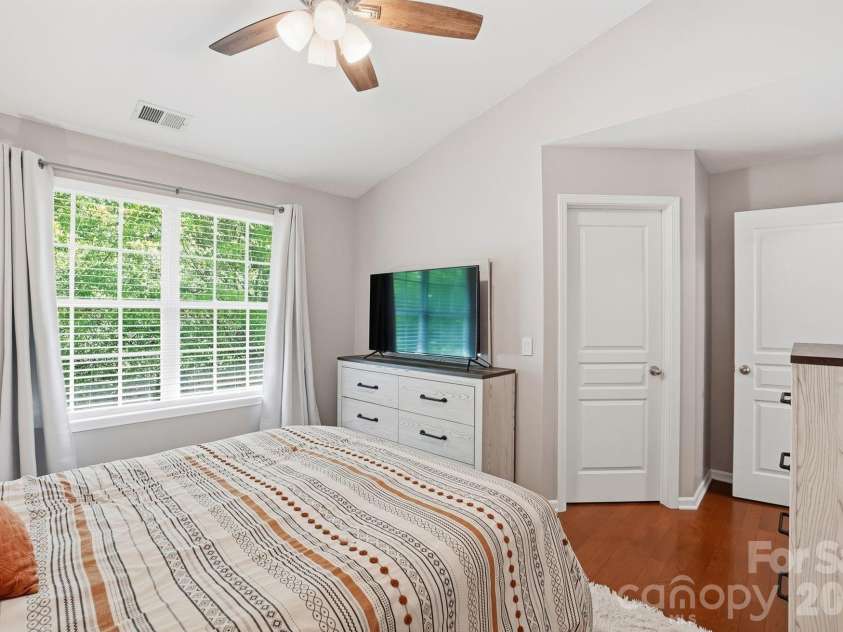 8512 Sunset Hill Road, Waxhaw, NC 28173.  MLS# CAR4370313, YatesRealty ID 17009. Primary suite with walk-in closet