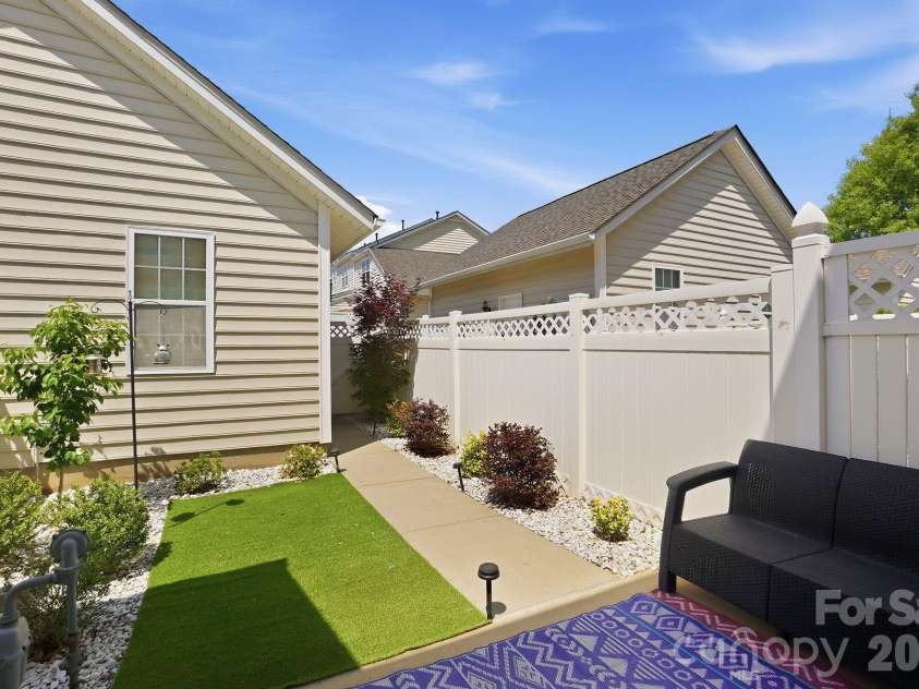 8512 Sunset Hill Road, Waxhaw, NC 28173.  MLS# CAR4370313, YatesRealty ID 17009. Private patio