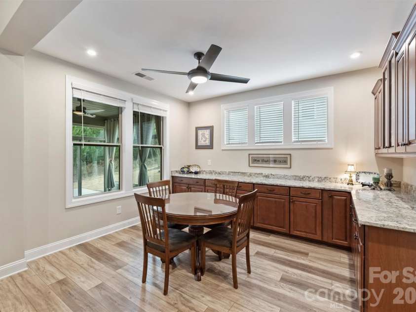 9610 Cresswind Boulevard, Charlotte, NC 28215.  MLS# CAR4332895, YatesRealty ID 1701. 