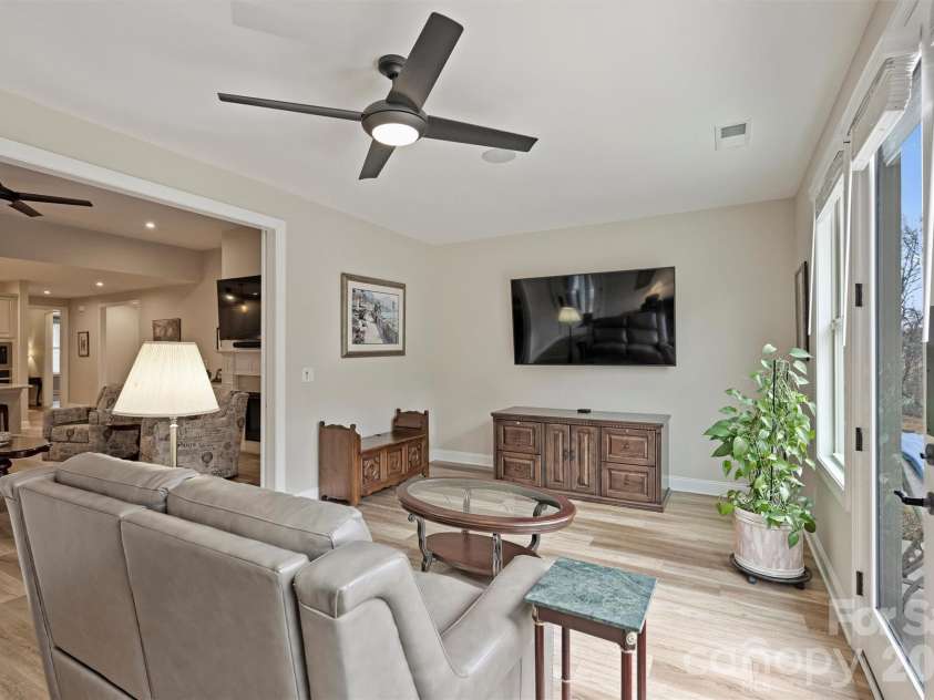 9610 Cresswind Boulevard, Charlotte, NC 28215.  MLS# CAR4332895, YatesRealty ID 1701. 
