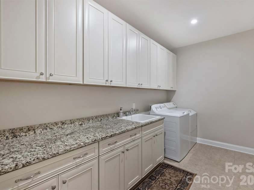 9610 Cresswind Boulevard, Charlotte, NC 28215.  MLS# CAR4332895, YatesRealty ID 1701. 
