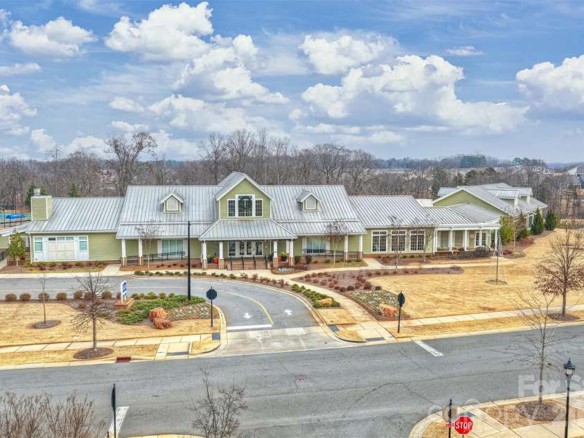 9610 Cresswind Boulevard, Charlotte, NC 28215.  MLS# CAR4332895, YatesRealty ID 1701. 