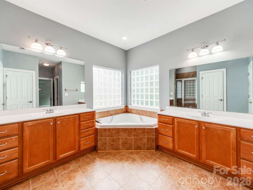 13223 Ashley Meadow Drive, Charlotte, NC 28213.  MLS# CAR4376184, YatesRealty ID 17010. 