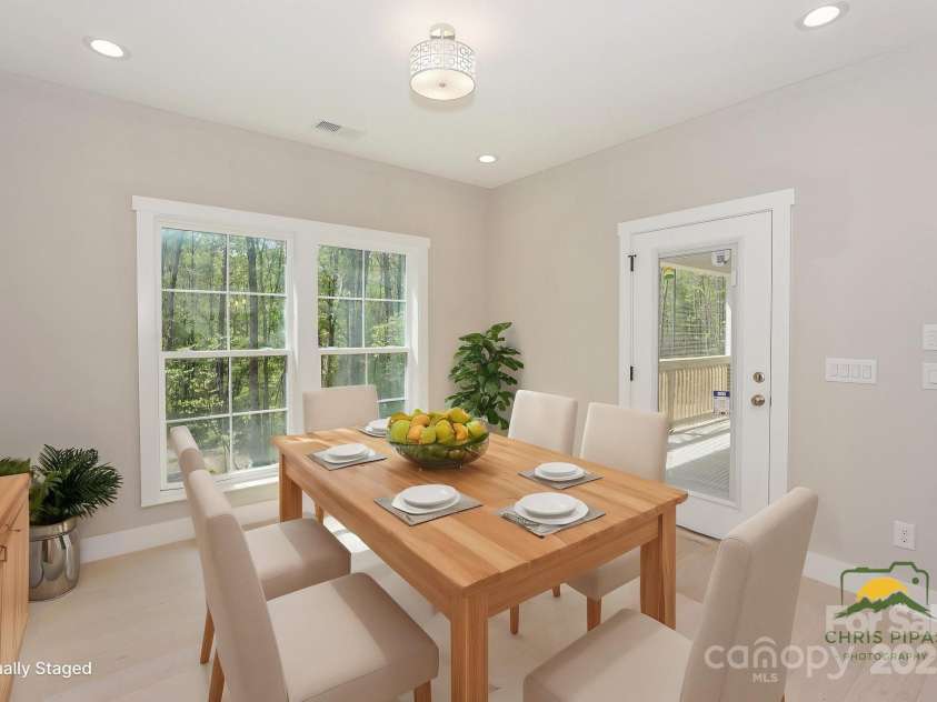 8225 Long Island Road, Catawba, NC 28609.  MLS# CAR4244334, YatesRealty ID 17010. Breakfast area over looks the wooded and serene backyard
