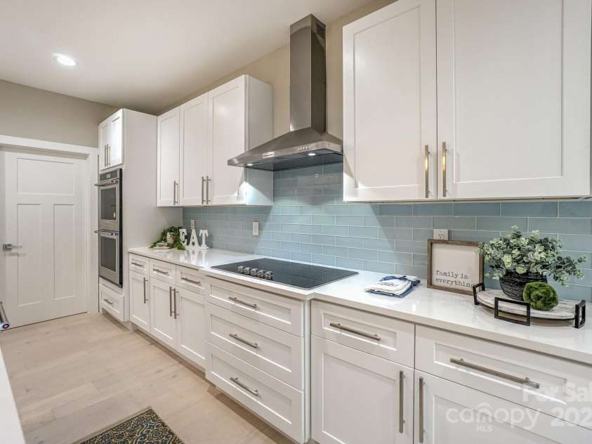 8225 Long Island Road, Catawba, NC 28609.  MLS# CAR4244334, YatesRealty ID 17010. Stainless steel appliance package