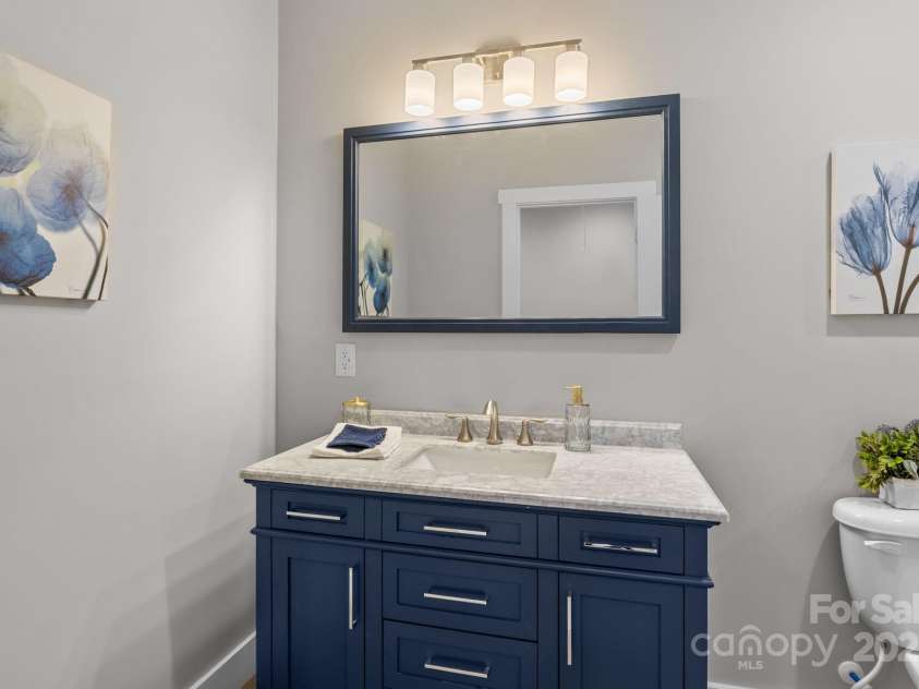 8225 Long Island Road, Catawba, NC 28609.  MLS# CAR4298824, YatesRealty ID 17010. Spacious guest bathroom