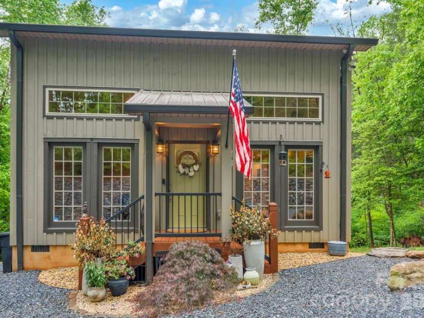 38 Macey Drive, Nebo, NC 28761.  MLS# CAR4376294, YatesRealty ID 17011. 