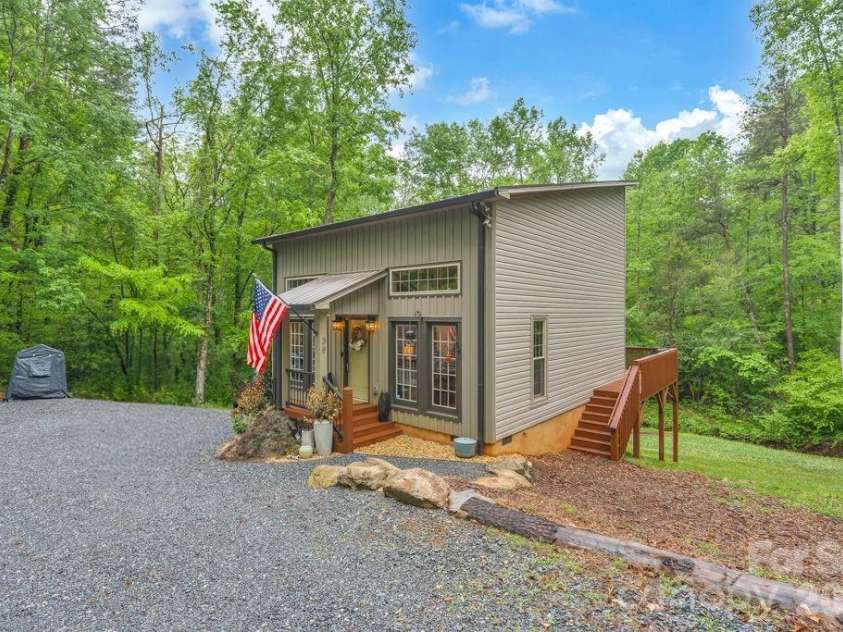 38 Macey Drive, Nebo, NC 28761.  MLS# CAR4376294, YatesRealty ID 17011. 