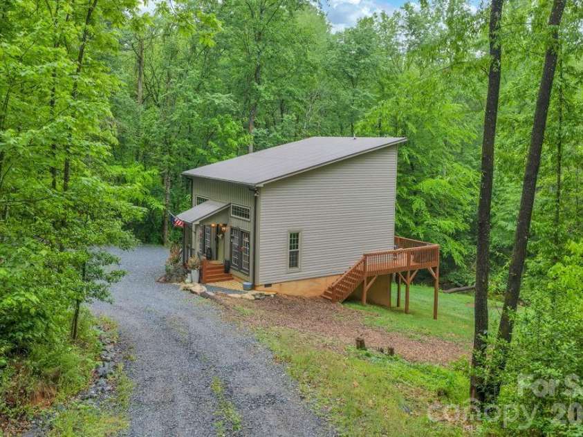 38 Macey Drive, Nebo, NC 28761.  MLS# CAR4376294, YatesRealty ID 17011. 