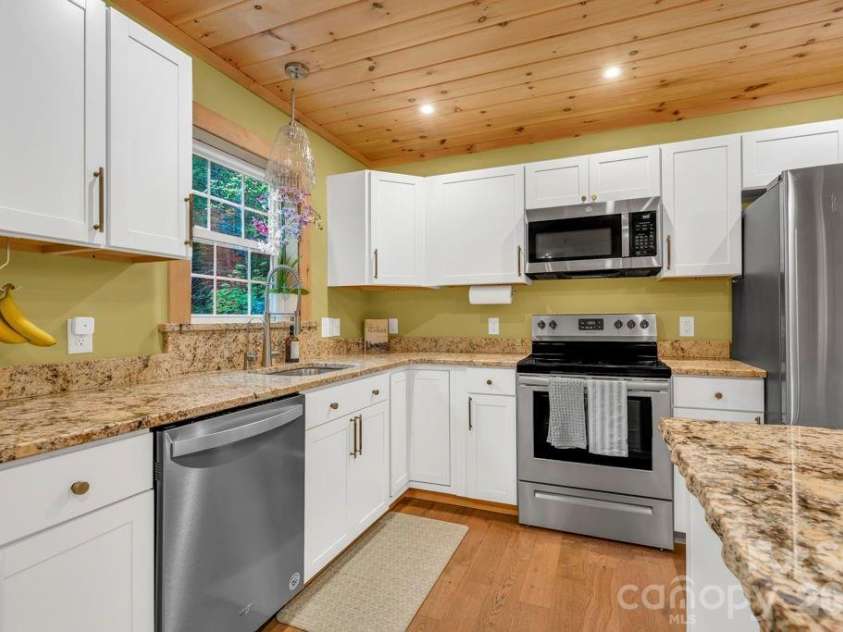 38 Macey Drive, Nebo, NC 28761.  MLS# CAR4376294, YatesRealty ID 17011. 