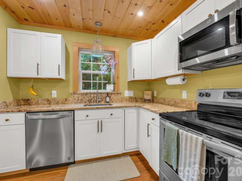 38 Macey Drive, Nebo, NC 28761.  MLS# CAR4376294, YatesRealty ID 17011. 