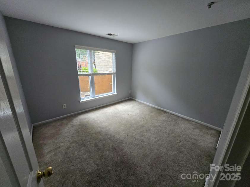 521 Donatello Avenue, Charlotte, NC 28205.  MLS# CAR4255002, YatesRealty ID 17011. 