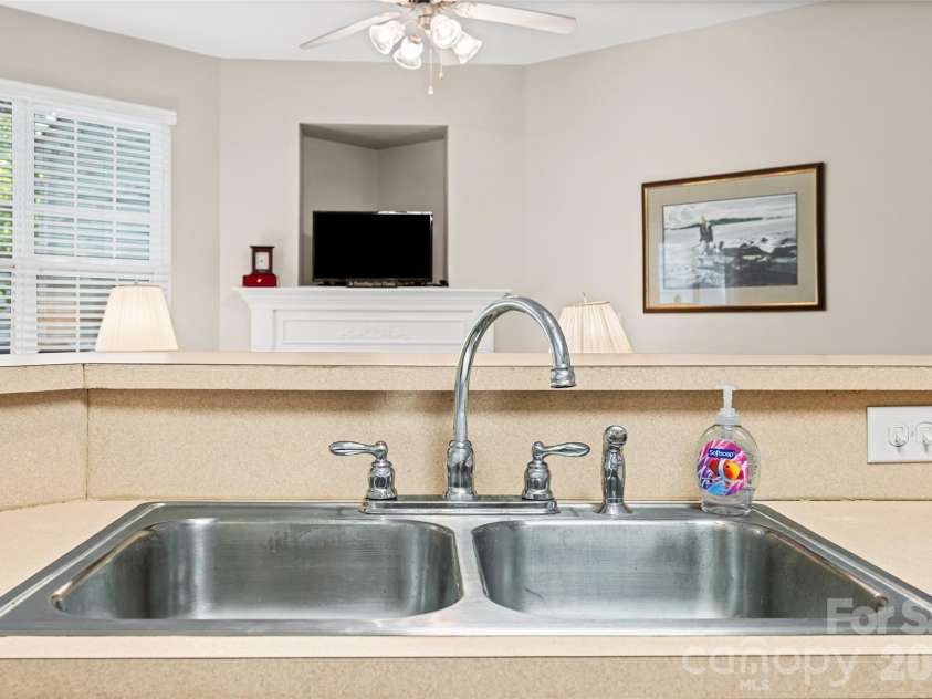 932 Coffee Tree Lane, Rock Hill, SC 29732.  MLS# CAR4374399, YatesRealty ID 17012. Breakfast Bar Sink 