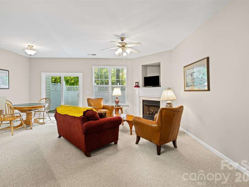 932 Coffee Tree Lane, Rock Hill, SC 29732.  MLS# CAR4374399, YatesRealty ID 17012. Family Room