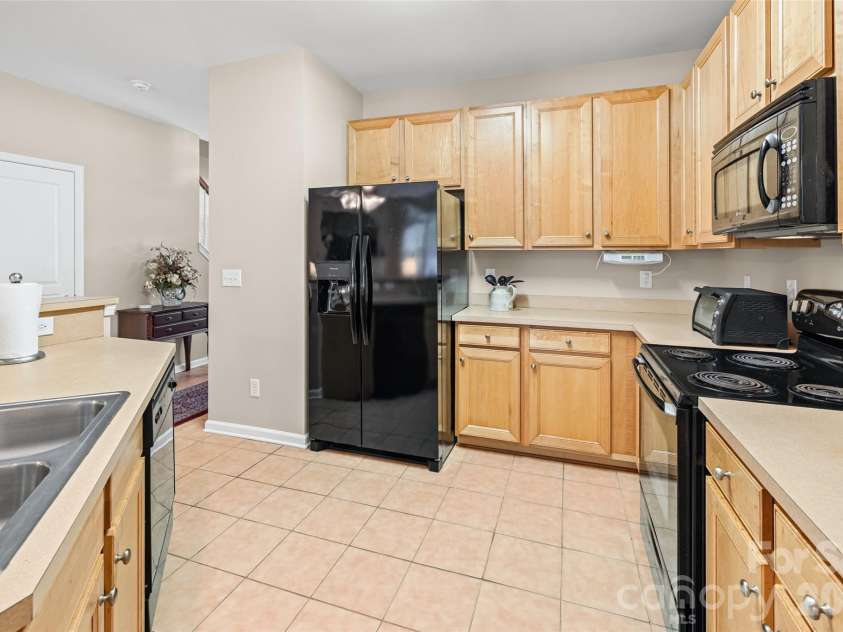 932 Coffee Tree Lane, Rock Hill, SC 29732.  MLS# CAR4374399, YatesRealty ID 17012. Kitchen