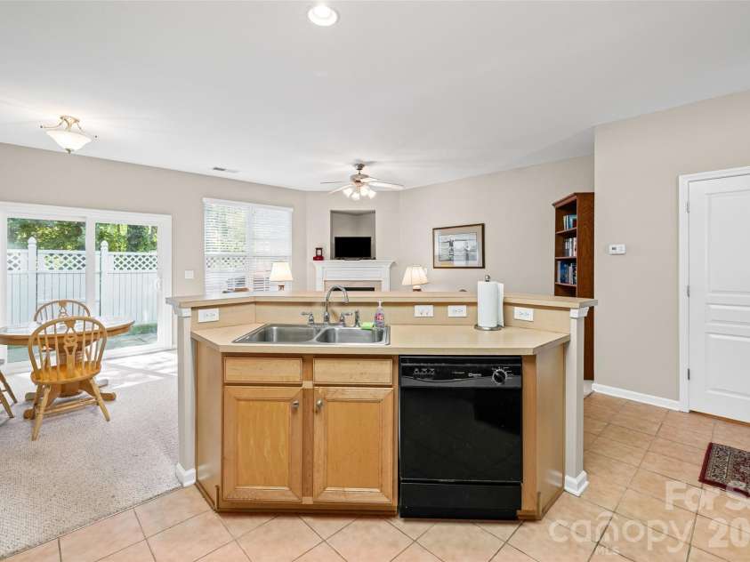 932 Coffee Tree Lane, Rock Hill, SC 29732.  MLS# CAR4374399, YatesRealty ID 17012. Kitchen w/Breakfast Bar