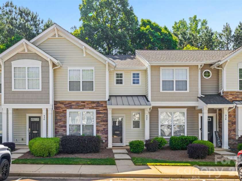 932 Coffee Tree Lane, Rock Hill, SC 29732.  MLS# CAR4374399, YatesRealty ID 17012. Welcome Home...