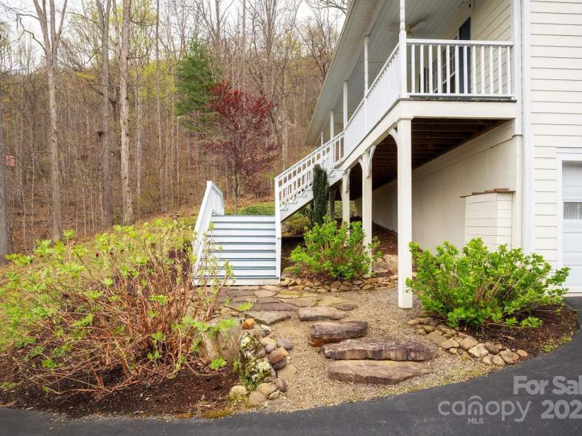 51 Sugar Hill Drive, Weaverville, NC 28787.  MLS# CAR4243411, YatesRealty ID 17014. Nicely Landscaped