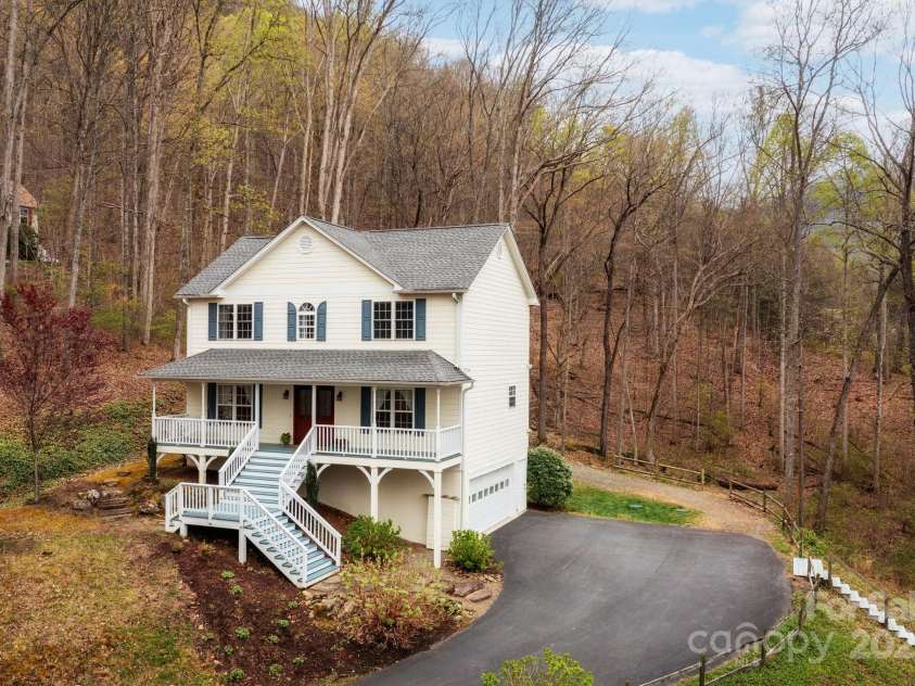 51 Sugar Hill Drive, Weaverville, NC 28787.  MLS# CAR4243411, YatesRealty ID 17014. Peaceful Mountain Living