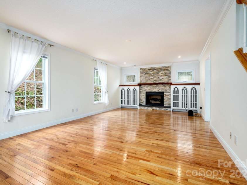 51 Sugar Hill Drive, Weaverville, NC 28787.  MLS# CAR4243411, YatesRealty ID 17014. Stylish and Spacious Living Room