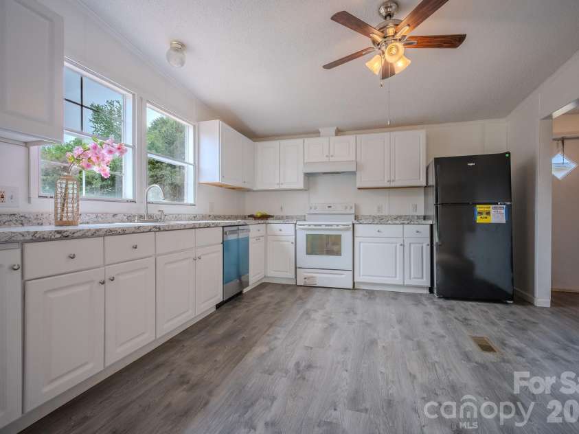 2932 23rd Avenue, Hickory, NC 28601.  MLS# CAR4376053, YatesRealty ID 17016. 