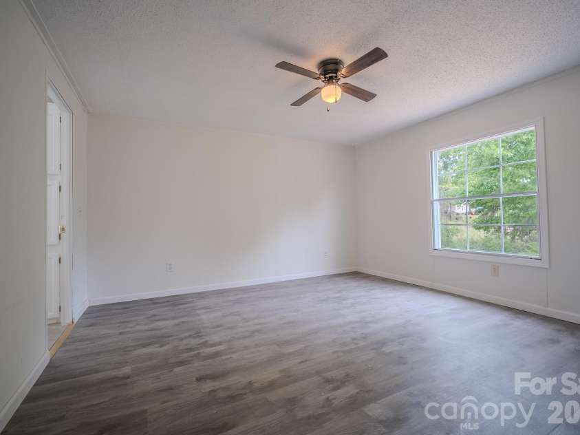 2932 23rd Avenue, Hickory, NC 28601.  MLS# CAR4376053, YatesRealty ID 17016. 