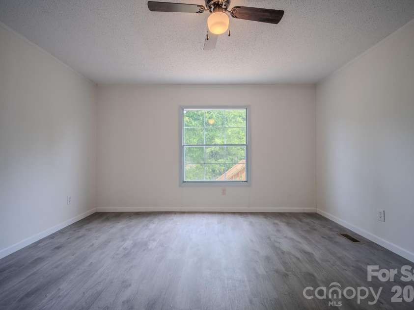 2932 23rd Avenue, Hickory, NC 28601.  MLS# CAR4376053, YatesRealty ID 17016. 