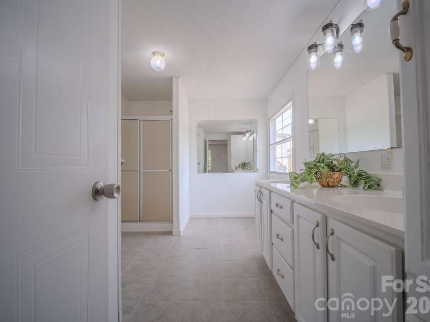 2932 23rd Avenue, Hickory, NC 28601.  MLS# CAR4376053, YatesRealty ID 17016. 