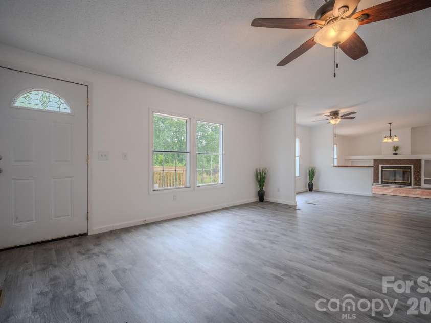 2932 23rd Avenue, Hickory, NC 28601.  MLS# CAR4376053, YatesRealty ID 17016. 