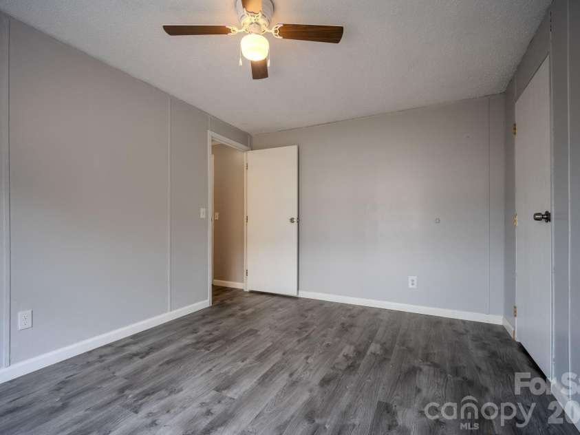 2932 23rd Avenue, Hickory, NC 28601.  MLS# CAR4376053, YatesRealty ID 17016. 