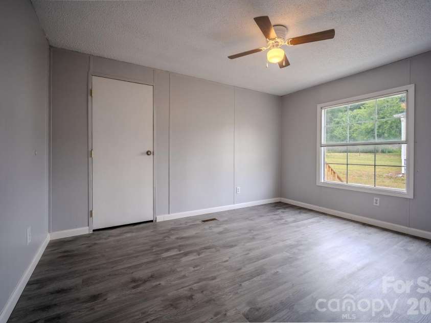 2932 23rd Avenue, Hickory, NC 28601.  MLS# CAR4376053, YatesRealty ID 17016. 