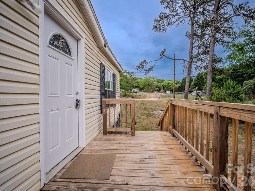 2932 23rd Avenue, Hickory, NC 28601.  MLS# CAR4376053, YatesRealty ID 17016. 
