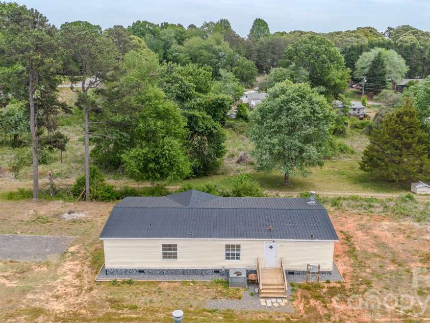 2932 23rd Avenue, Hickory, NC 28601.  MLS# CAR4376053, YatesRealty ID 17016. 