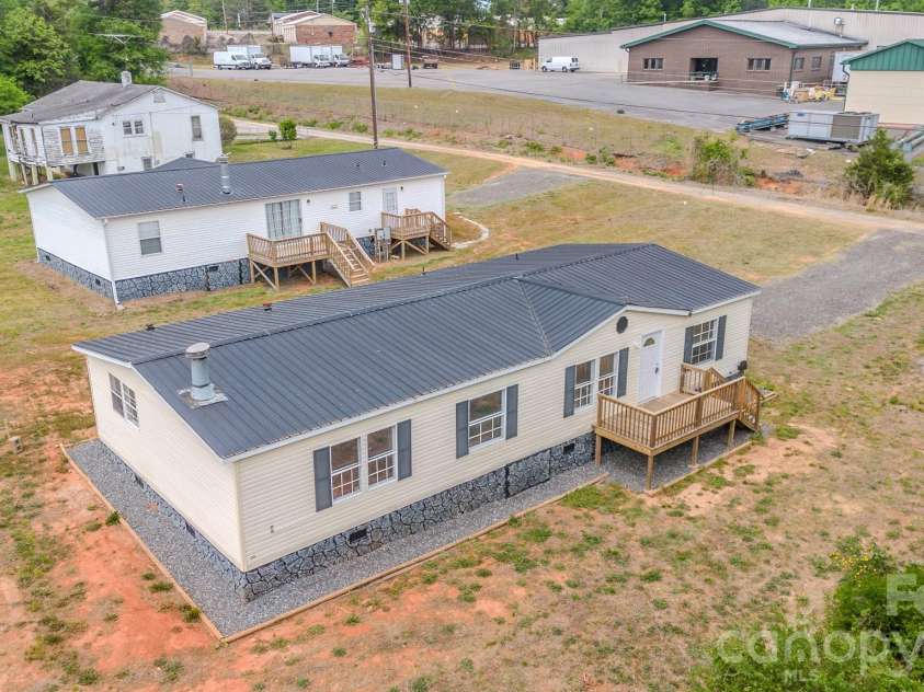 2932 23rd Avenue, Hickory, NC 28601.  MLS# CAR4376053, YatesRealty ID 17016. 