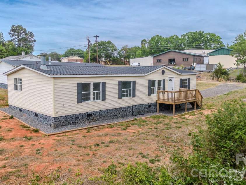 2932 23rd Avenue, Hickory, NC 28601.  MLS# CAR4376053, YatesRealty ID 17016. 