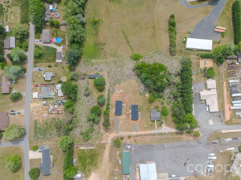2932 23rd Avenue, Hickory, NC 28601.  MLS# CAR4376053, YatesRealty ID 17016. 