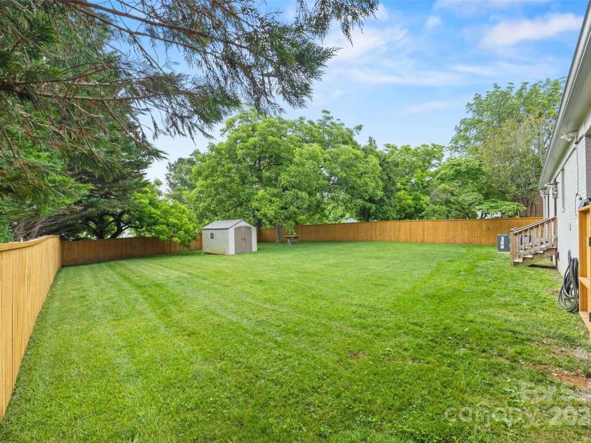 605 Cobb Street, Lowell, NC 28098.  MLS# CAR4261193, YatesRealty ID 17016. 