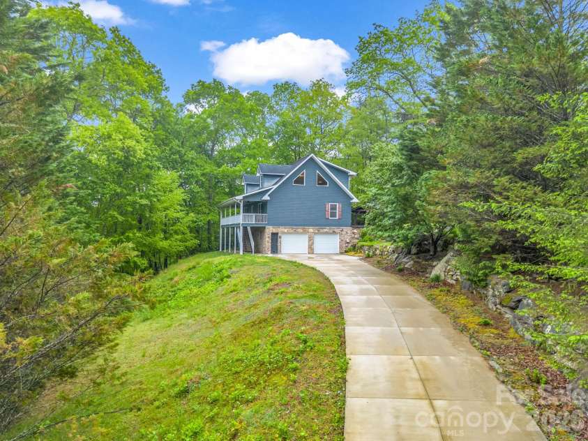 180 Canaday Drive, Brevard, NC 28712.  MLS# CAR4376218, YatesRealty ID 17017. 