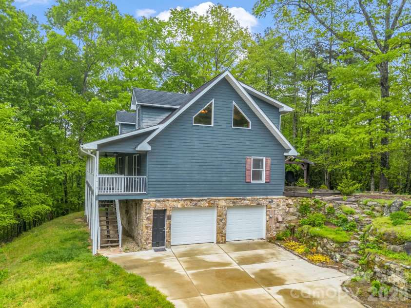 180 Canaday Drive, Brevard, NC 28712.  MLS# CAR4376218, YatesRealty ID 17017. 