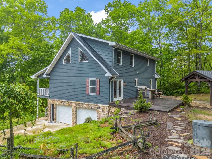 180 Canaday Drive, Brevard, NC 28712.  MLS# CAR4376218, YatesRealty ID 17017. 