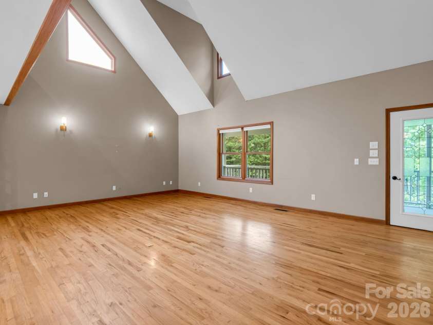 180 Canaday Drive, Brevard, NC 28712.  MLS# CAR4376218, YatesRealty ID 17017. 